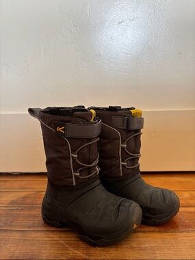 KEEN Kids Brown and Black Insulated Snow Boots with Yellow Accents